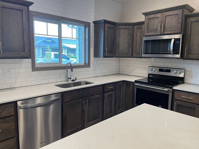 Building Photo - 6322/6324 Absaloka Ln