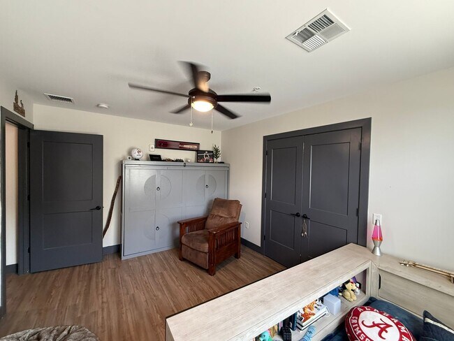Building Photo - 100 Quartz Knl
