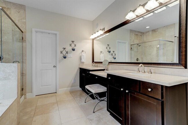 Building Photo - 5805 Larkin St