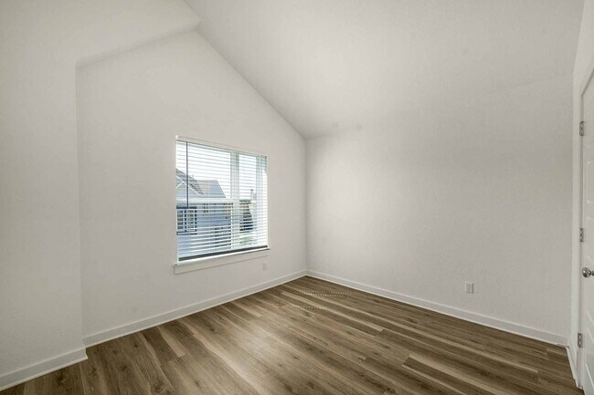 Building Photo - 5160 N A.W. Grimes Blvd