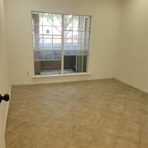 Building Photo - 3647 W Northgate Dr