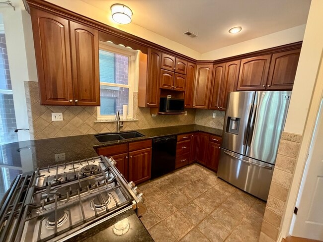 Building Photo - 1350 N Leavitt St