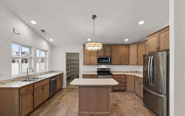 Building Photo - Great Location, Single Family Home, Post F...