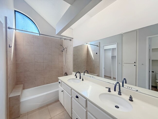 Building Photo - Stunning 2BD/2BA Condo on Scripps Ranch Bl...