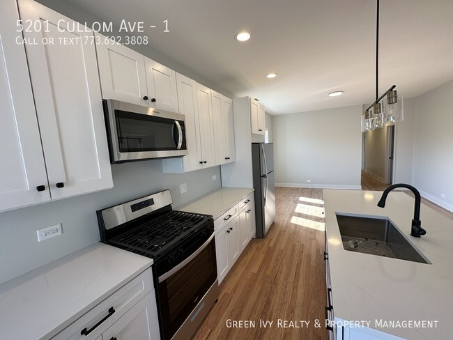 Building Photo - Remodeled 3 Bed 2 Bath with Tandem Parking...