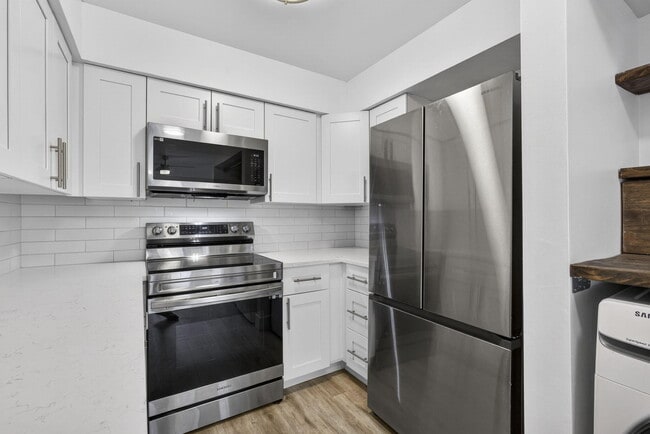 Building Photo - 9746 Nickels Blvd