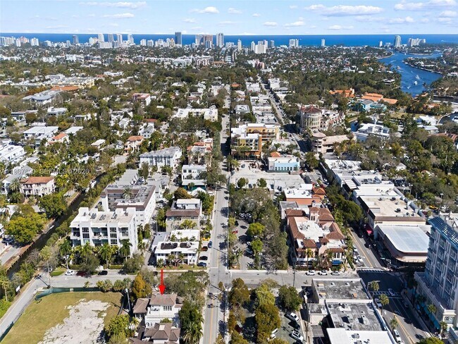 Building Photo - 827 SE 2nd Ct