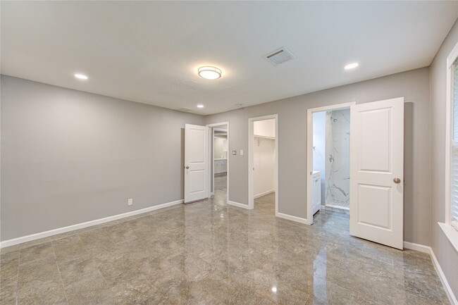 Building Photo - 4545 Bricker St