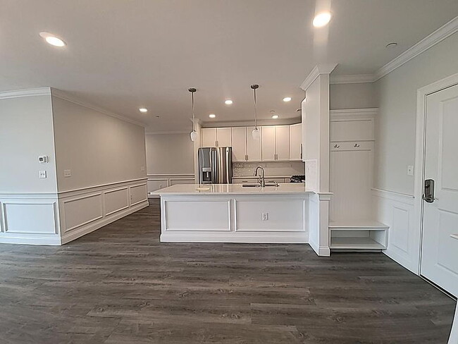 Building Photo - "Spacious 2-Bed, 2-Bath Gem in Medford - 1480 Sq Ft of Comfort Awaits!"