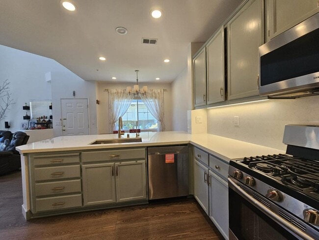 Building Photo - Modern 3BD/3BA Townhouse in Prime Union Ci...