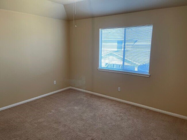 Building Photo - 4623 Russett Ln