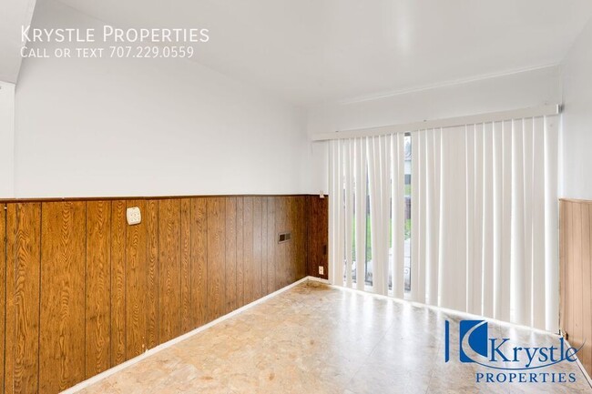 Building Photo - For rent - Vallejo 3 BD, 2 BA duplex.