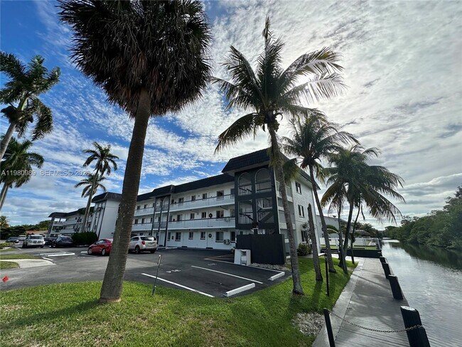 Building Photo - 1400 NE 56th St