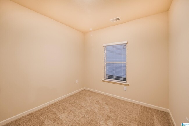Building Photo - 670 Clover Cir