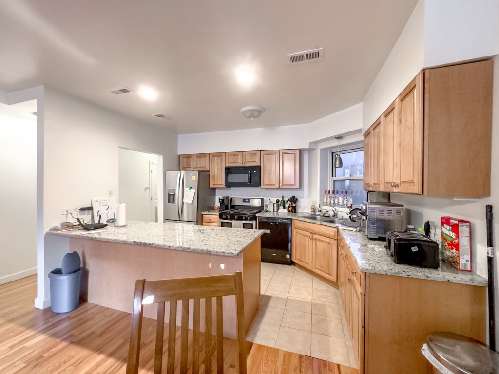 Building Photo - 6711 N Sheridan Rd