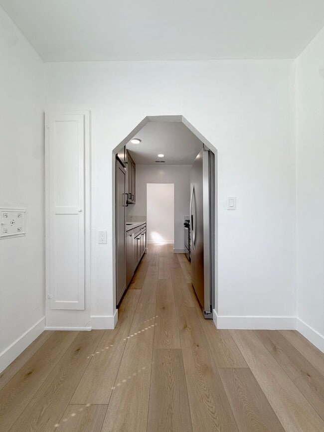 Building Photo - Alhambra Dr