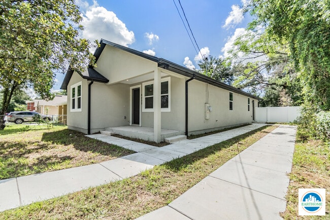 Primary Photo - 4233 E Curtis St