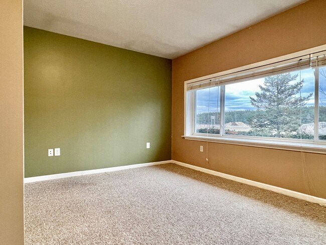 Building Photo - 5093 M-37