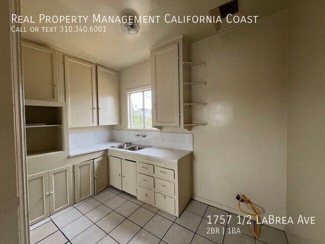 Building Photo - 1757 1/2 LaBrea Ave-