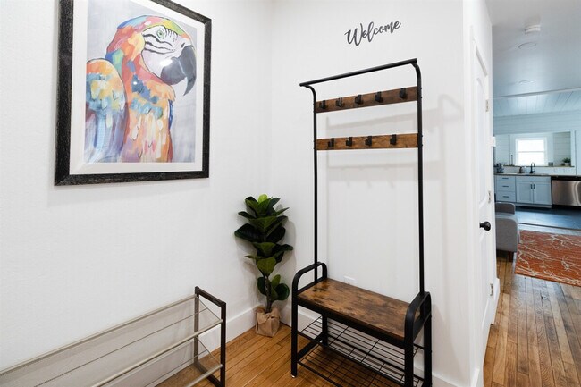 Building Photo - 10628 Lee Ave