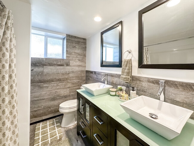 Building Photo - 413 22nd St