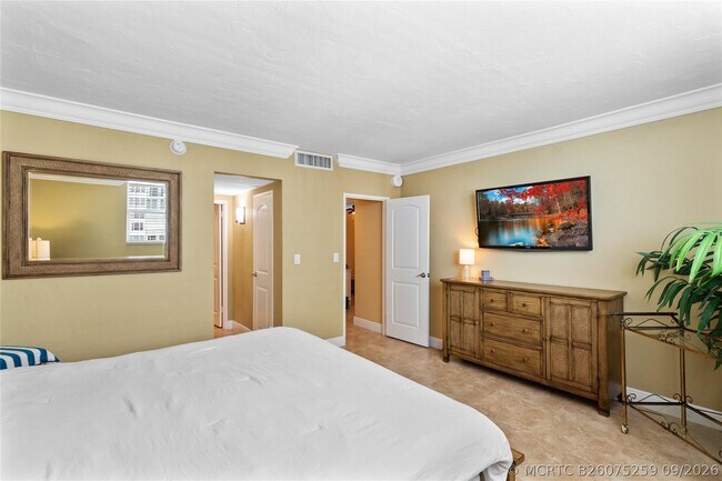 Building Photo - 4250 Galt Ocean Dr