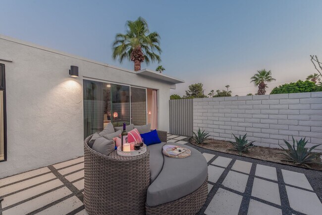 Building Photo - Retro Chic Oasis Saltwater Pool, Spa & Mnt...
