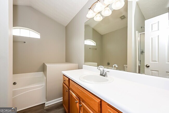Building Photo - 896 Madison Ct