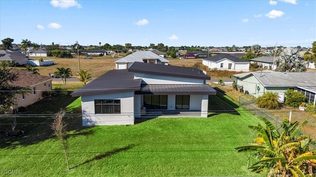 Building Photo - 1017 NE 4th Pl