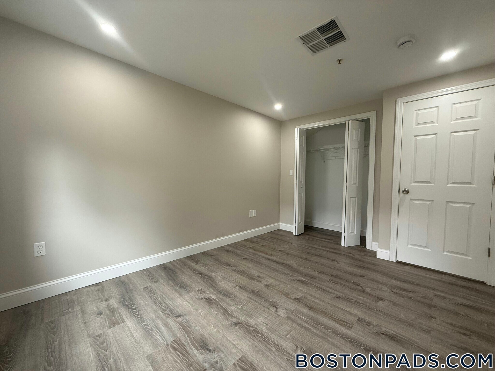 Building Photo - 21 Kenmar Dr