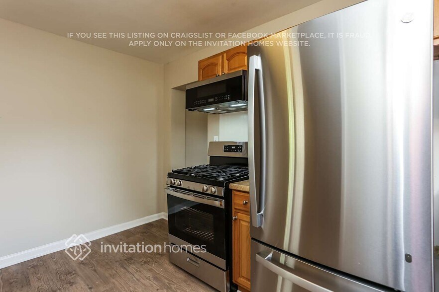 Building Photo - 2121 Cherry Ln