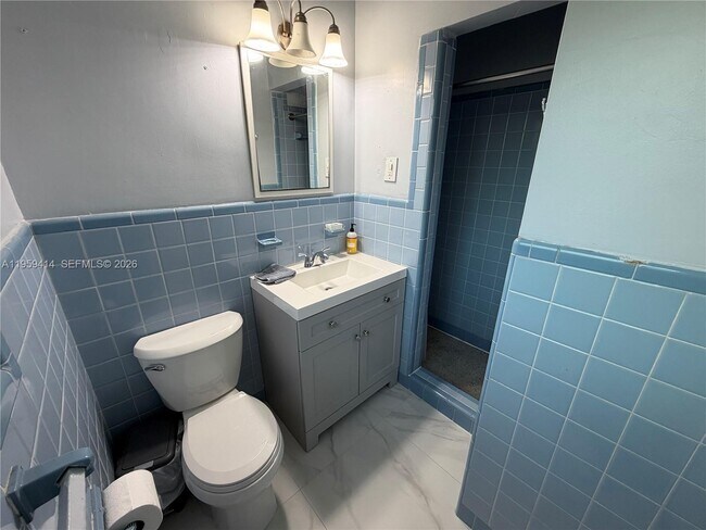 Building Photo - 4210 SW 10th St