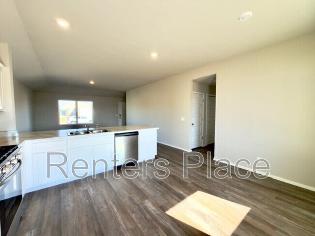 Building Photo - 1105 W Lawton Rd