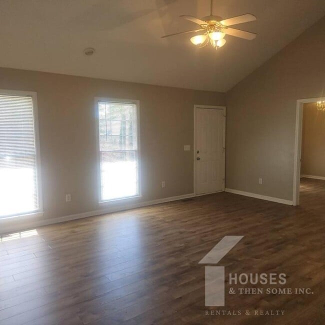 Building Photo - 403 Fairdale Dr