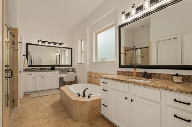 Building Photo - 16650 Seminole Ridge Dr