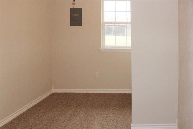Building Photo - 404 SW 71st St