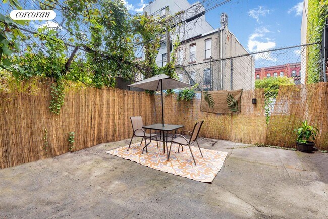 Building Photo - 54 Somers St
