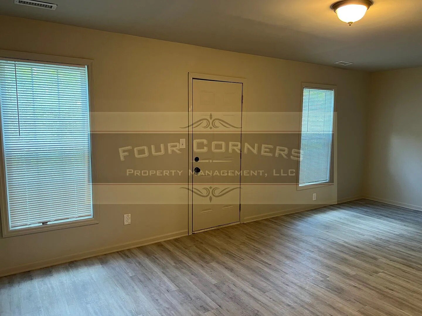 Building Photo - Room in Duplex on Beck St