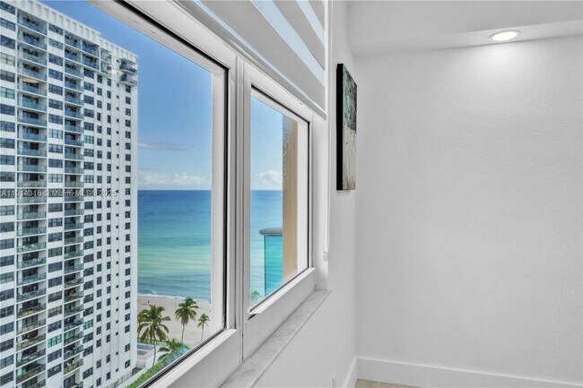 Building Photo - 2501 S Ocean Dr