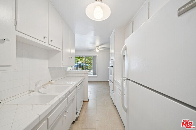 Building Photo - 1520 Hayworth Ave