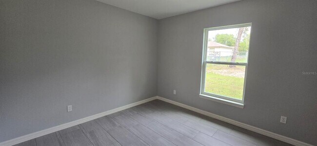 Building Photo - 5545 SE 70th Ave