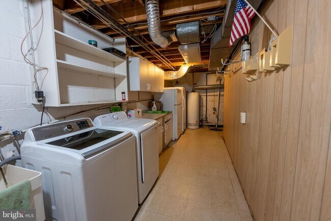 Building Photo - 6438 Woodville Dr