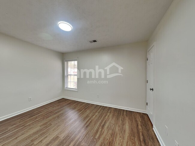 Building Photo - 18 Ludwick Ln