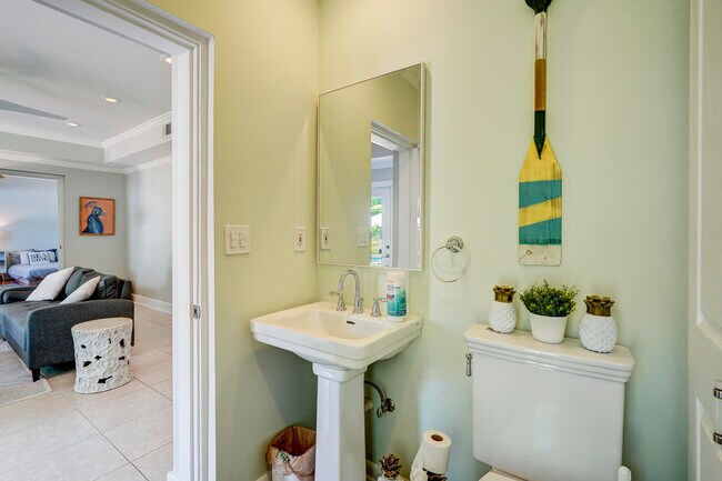 Building Photo - 411 26th St