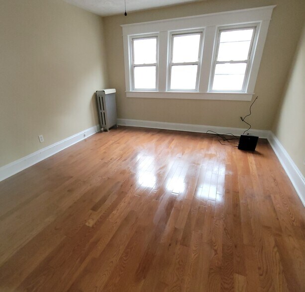 Building Photo - 223 E Mountain Rd