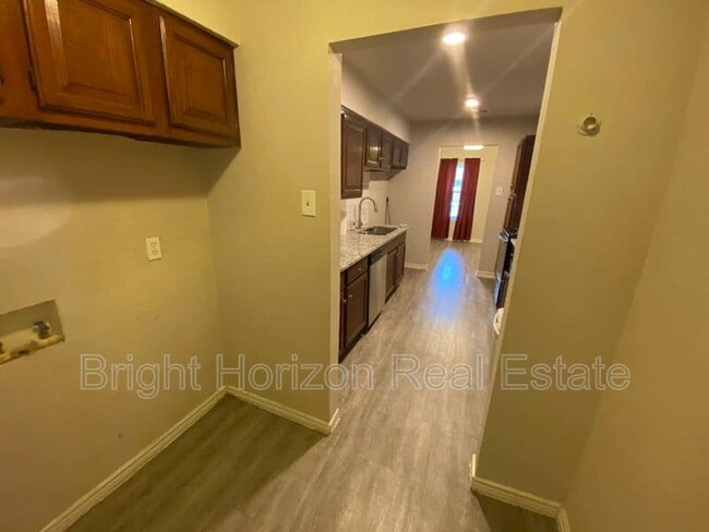 Building Photo - 1017 Mullins St