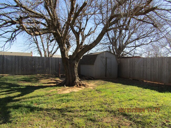 Building Photo - MacArthur Schools Area!