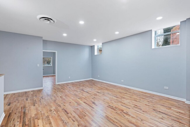 Building Photo - 2900 N Damen Ave