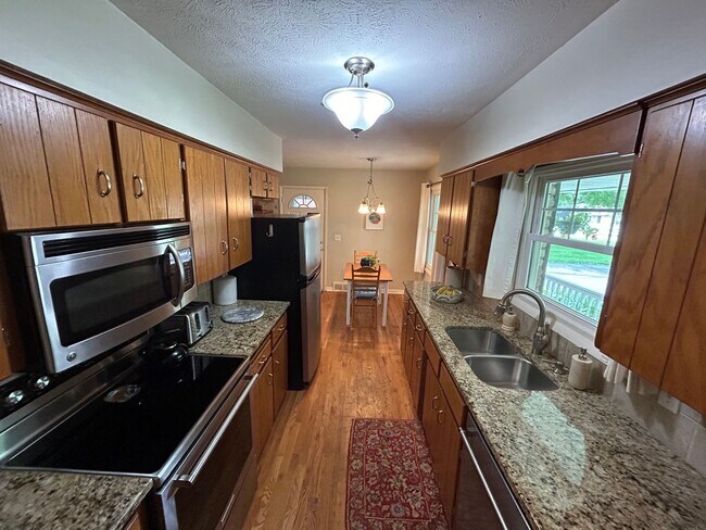 Building Photo - 4545 Manchester Dr