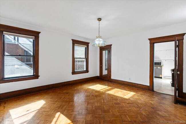 Building Photo - 590 Whitney Ave